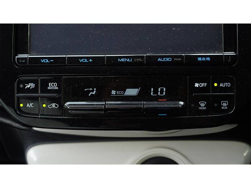 Toyota Prius S AC Controls